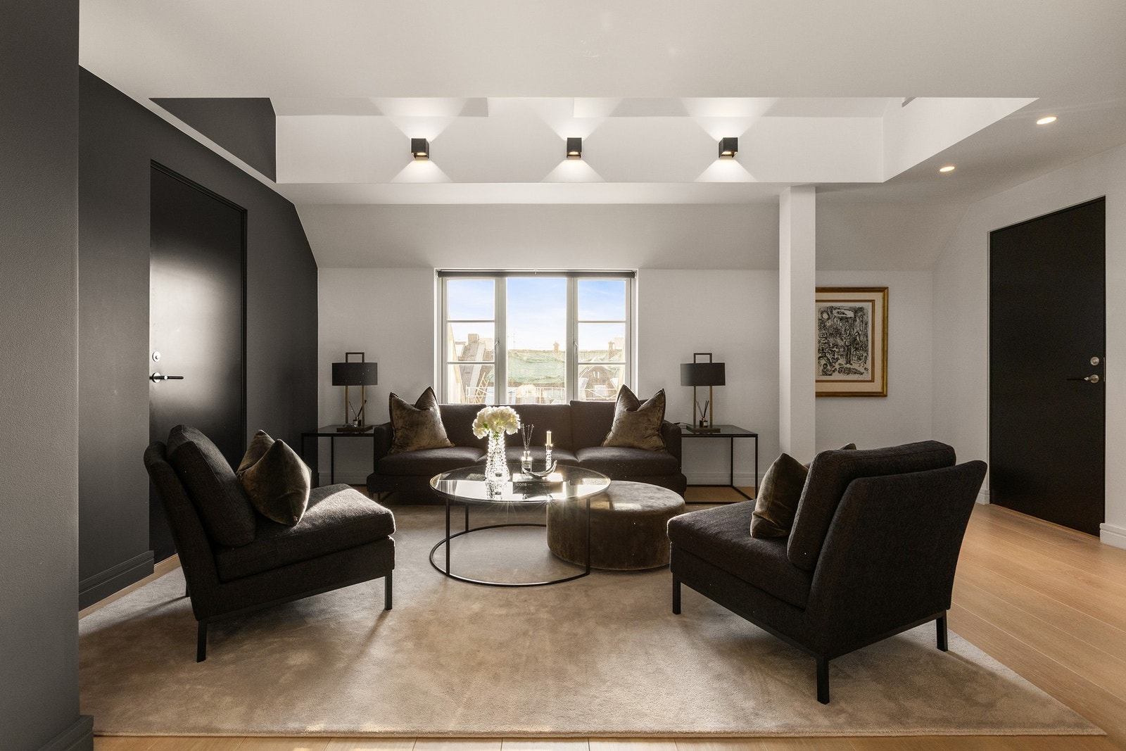 Elektriske gardiner og persienner som er app styrt. Galleribilde