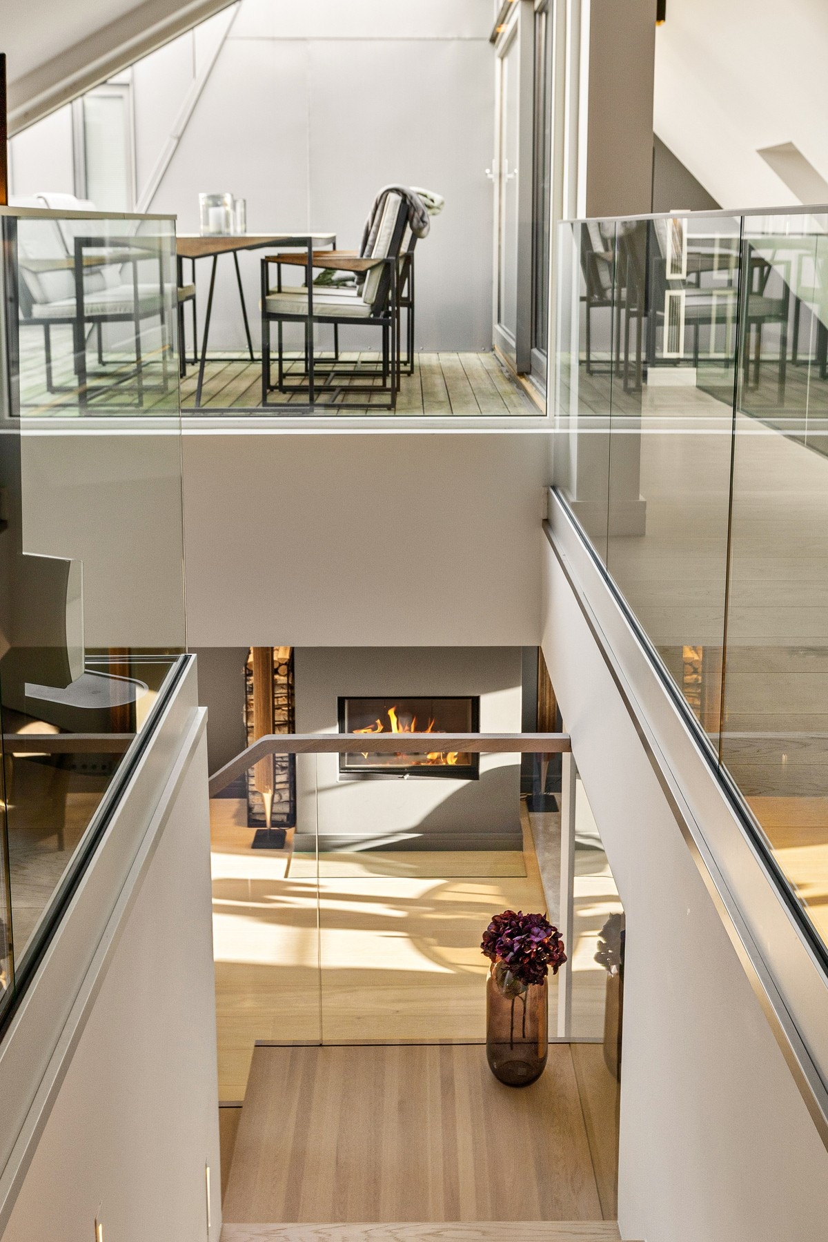 Stilren trappeoppgang leder opp til 7. etasje. Galleribilde