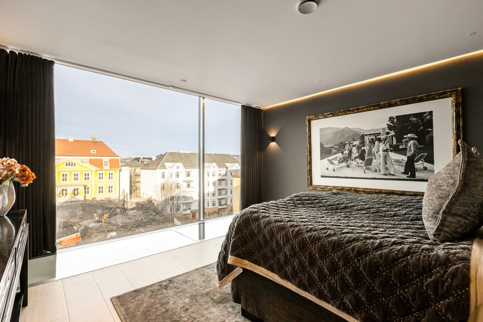 Gode planløsninger og rikelig med lysinnslipp. Her vil man våkne! Galleribilde