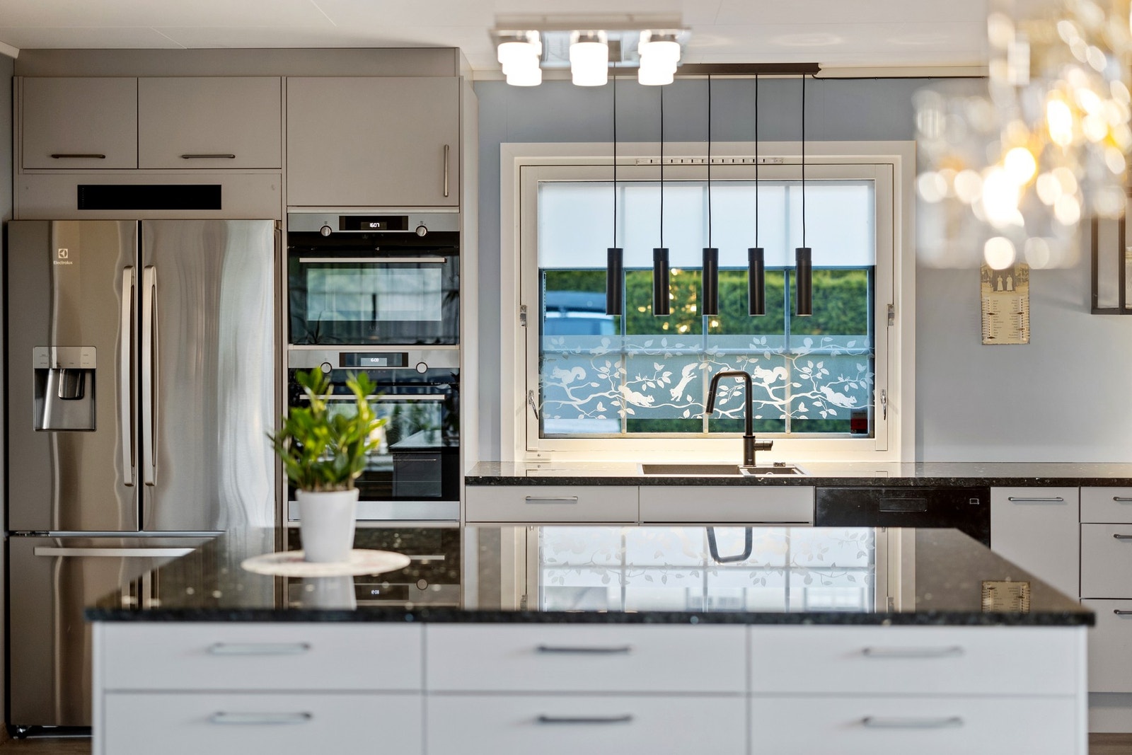 Selve innredningen er fra Sigdal og ble montert i 2021. Galleribilde