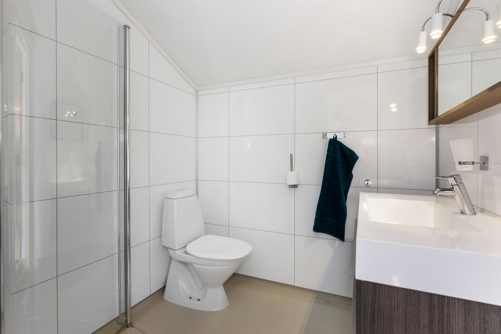 Bad i underetasjen. Galleribilde