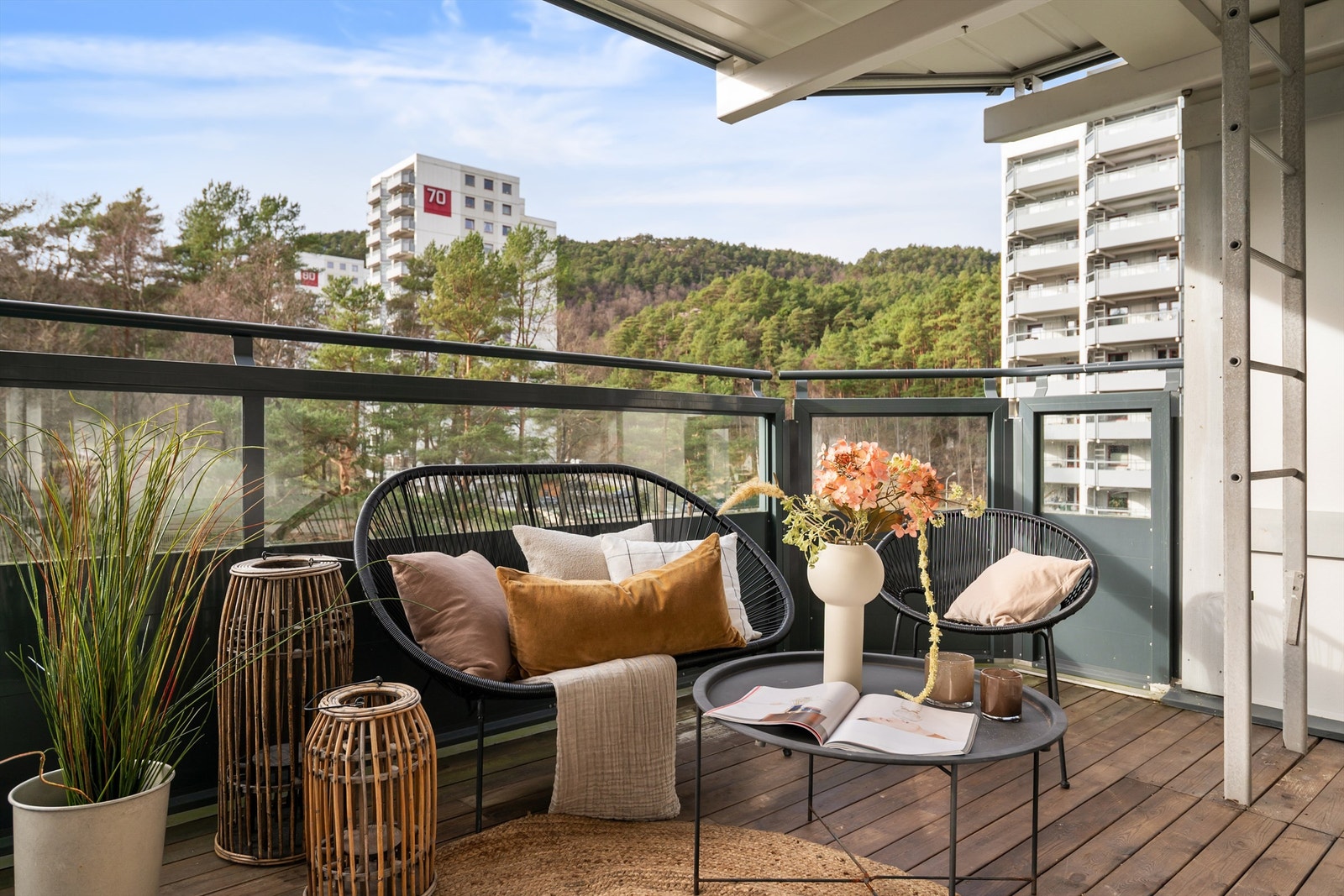 - Vestvendt med sol fra ca. 12 midtsommers - Galleribilde