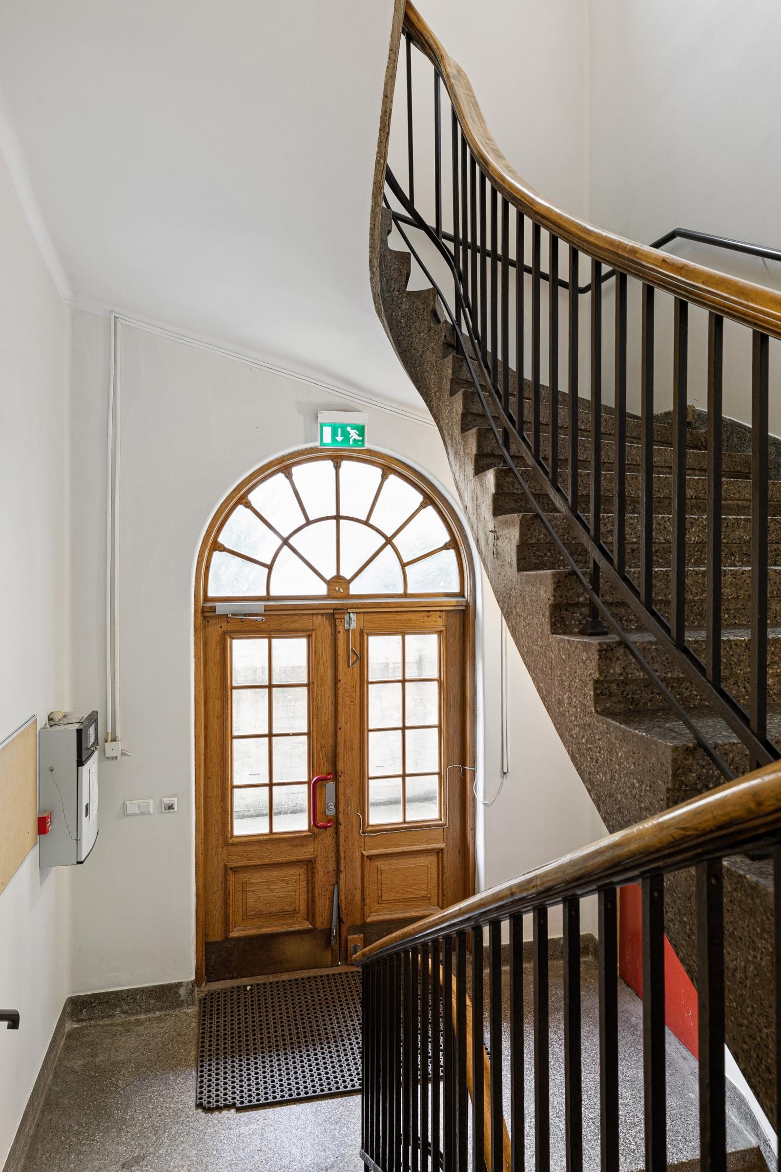 Klassisk trappeoppgang. Galleribilde