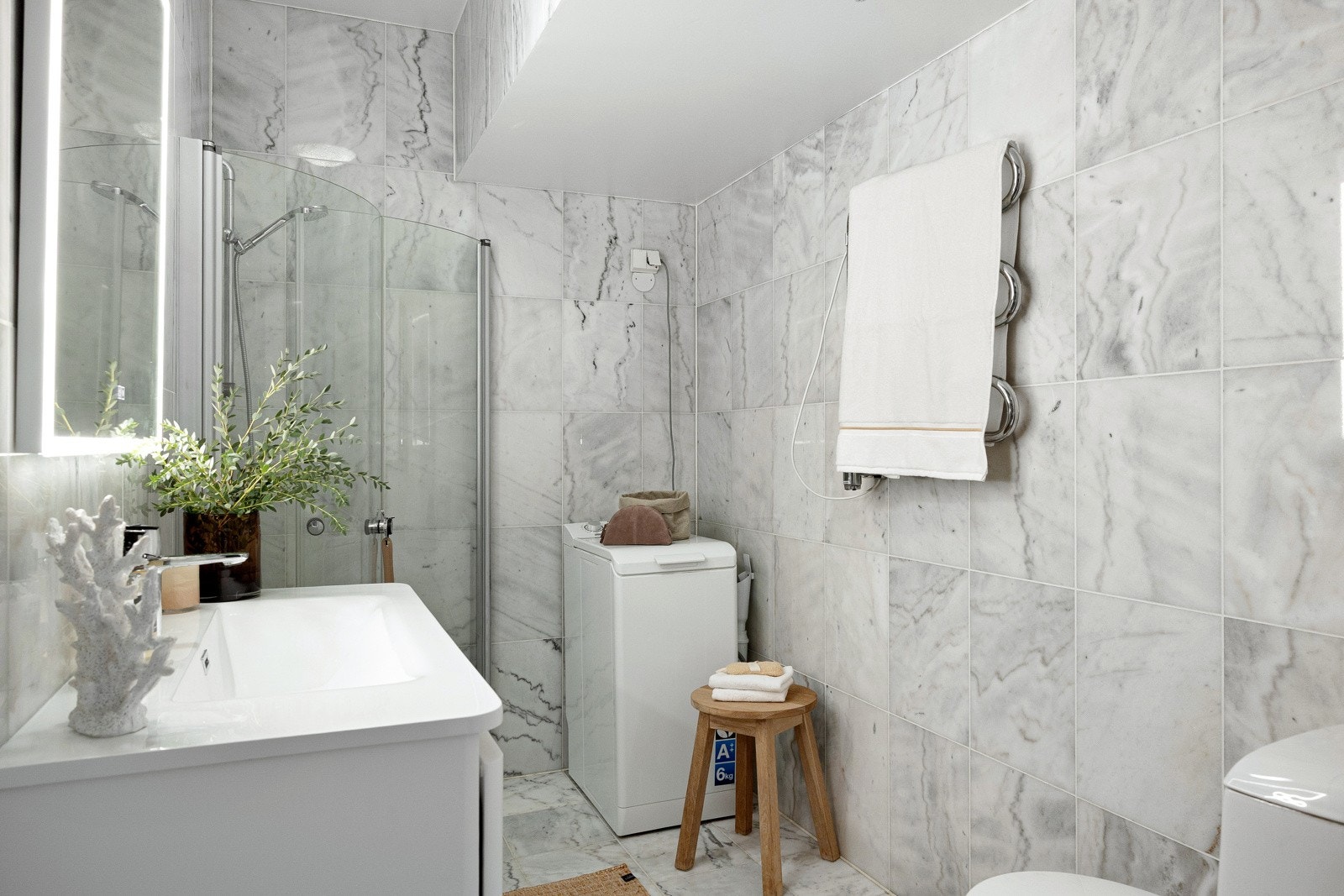 Flislagt bad med varmekabler. Galleribilde