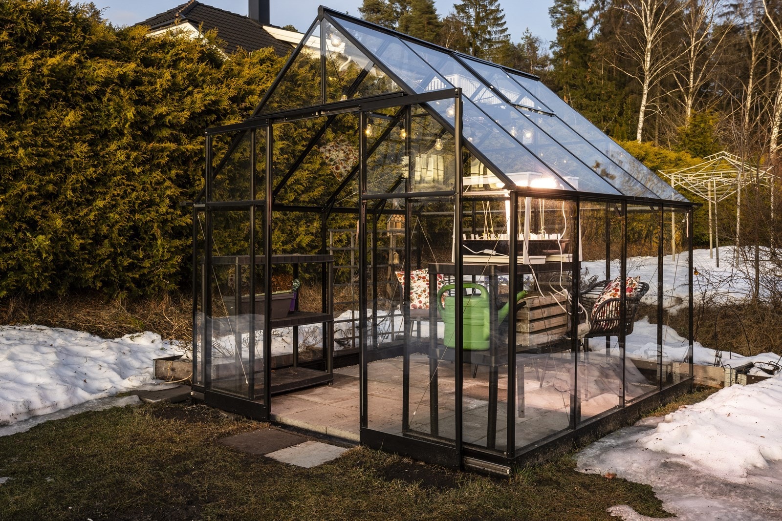 Drivhus i hagen. Galleribilde