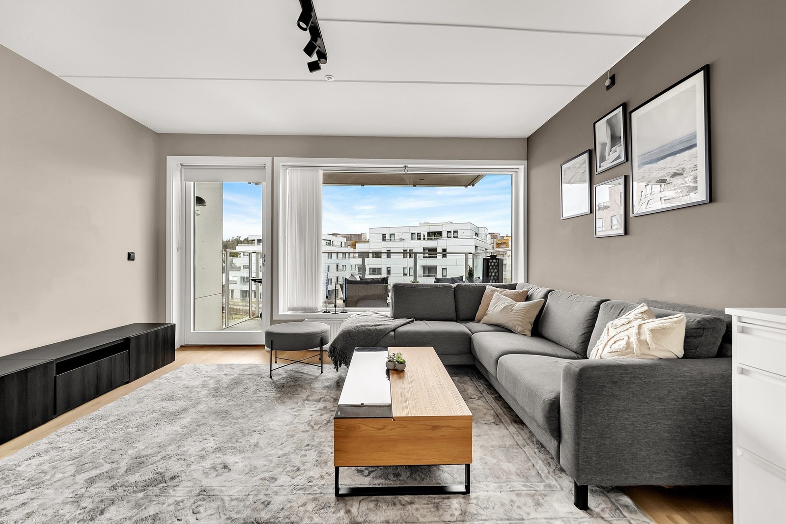 Leiligheten har god arealutnyttelse med kjøkken og stue i ett og samme rom. Galleribilde