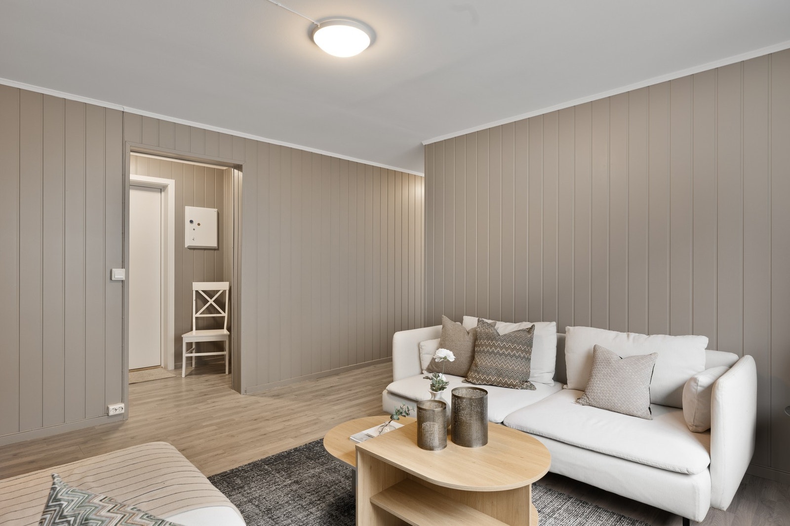 Stuen har plass til sofa og diverse stuemøblement. Galleribilde