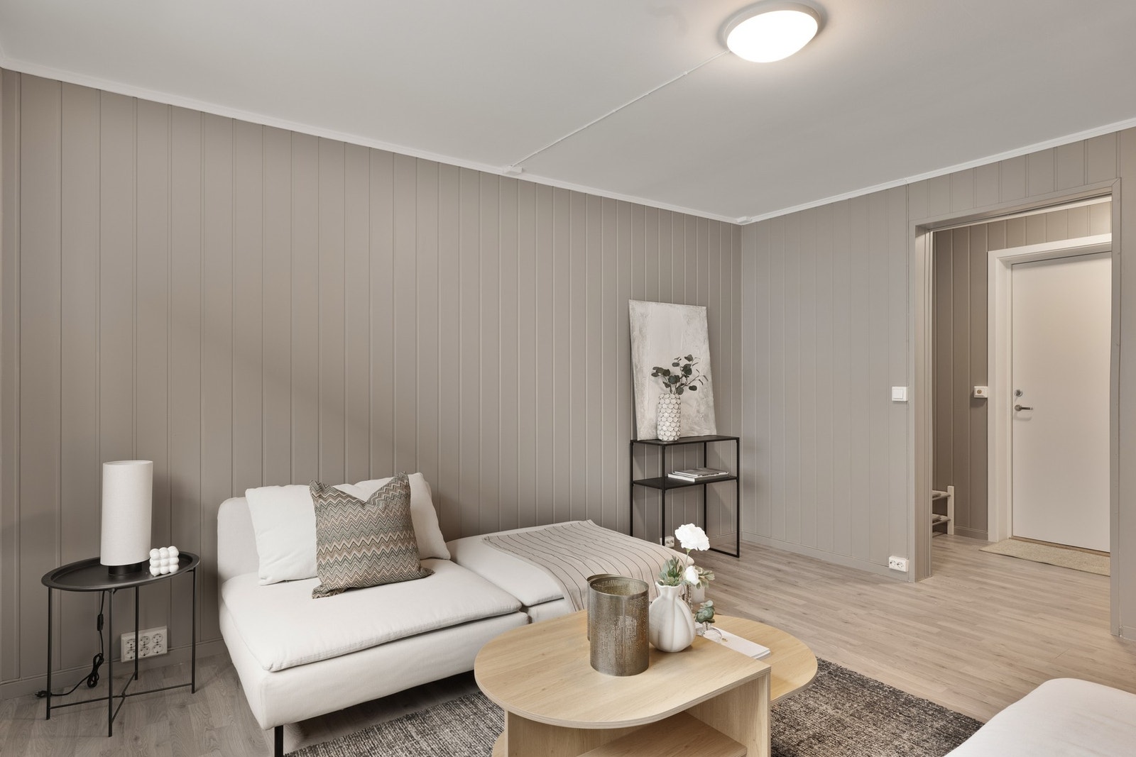 Leiligheten er malt i en lys og tidløs farge slik at det er enkelt å innrede. Galleribilde