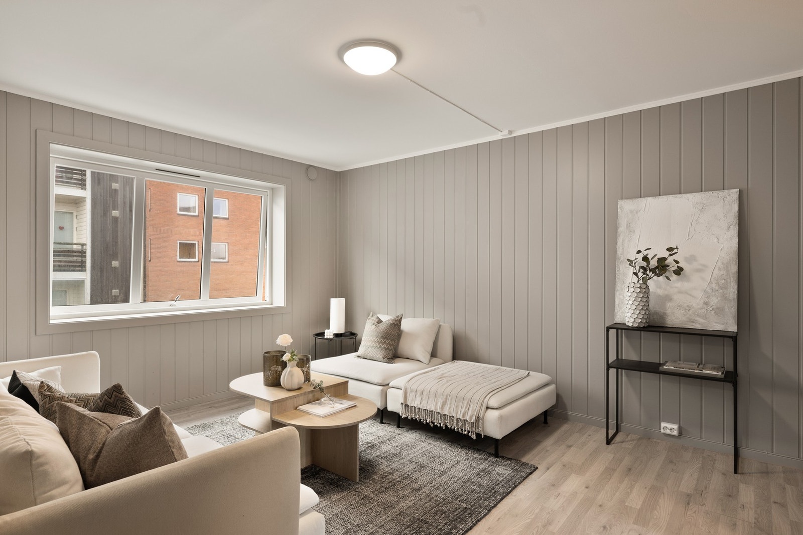 Lys og romslig stue. Boligen befinner seg i 2. etg. Galleribilde