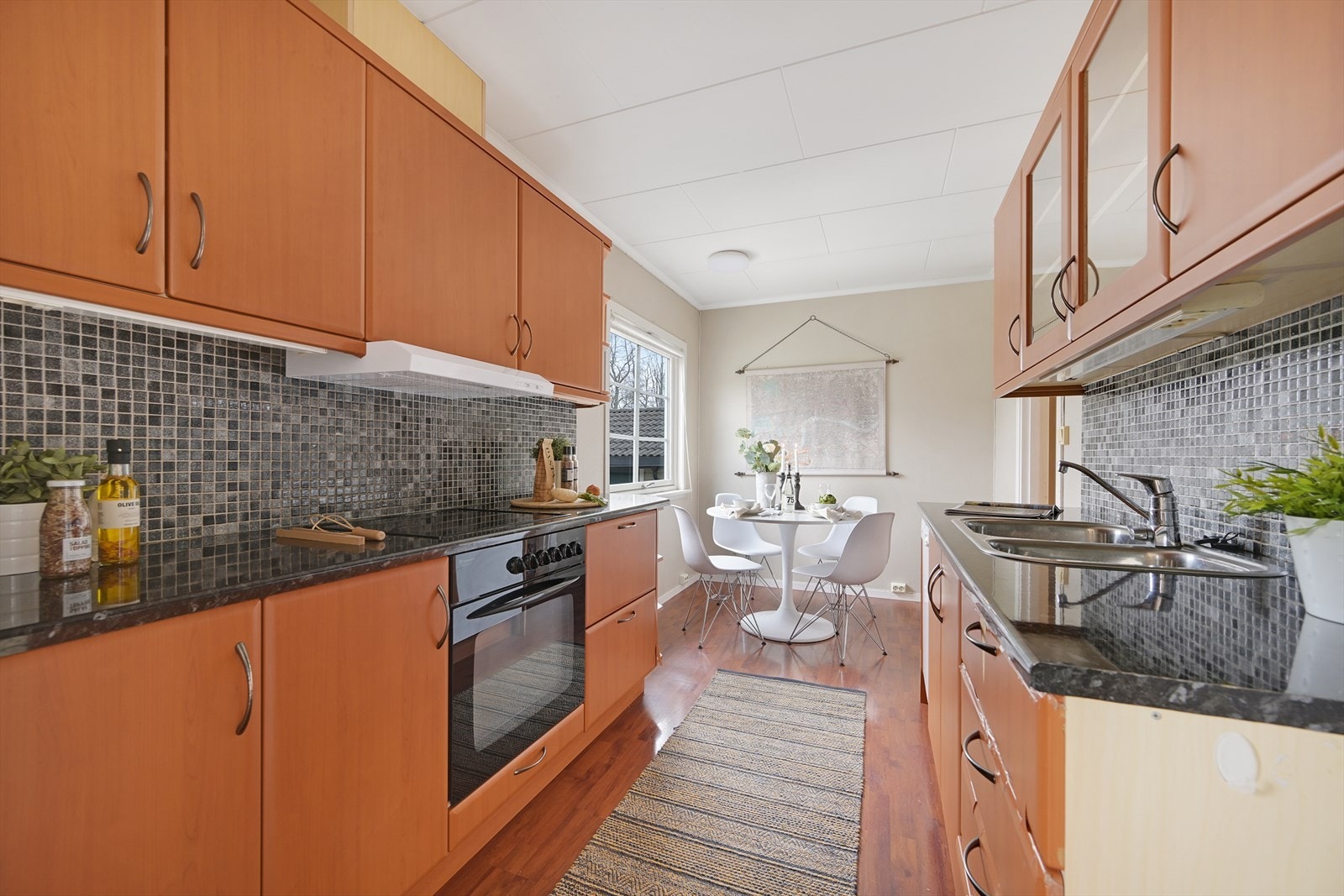 Kjøkken med spiseplass Galleribilde