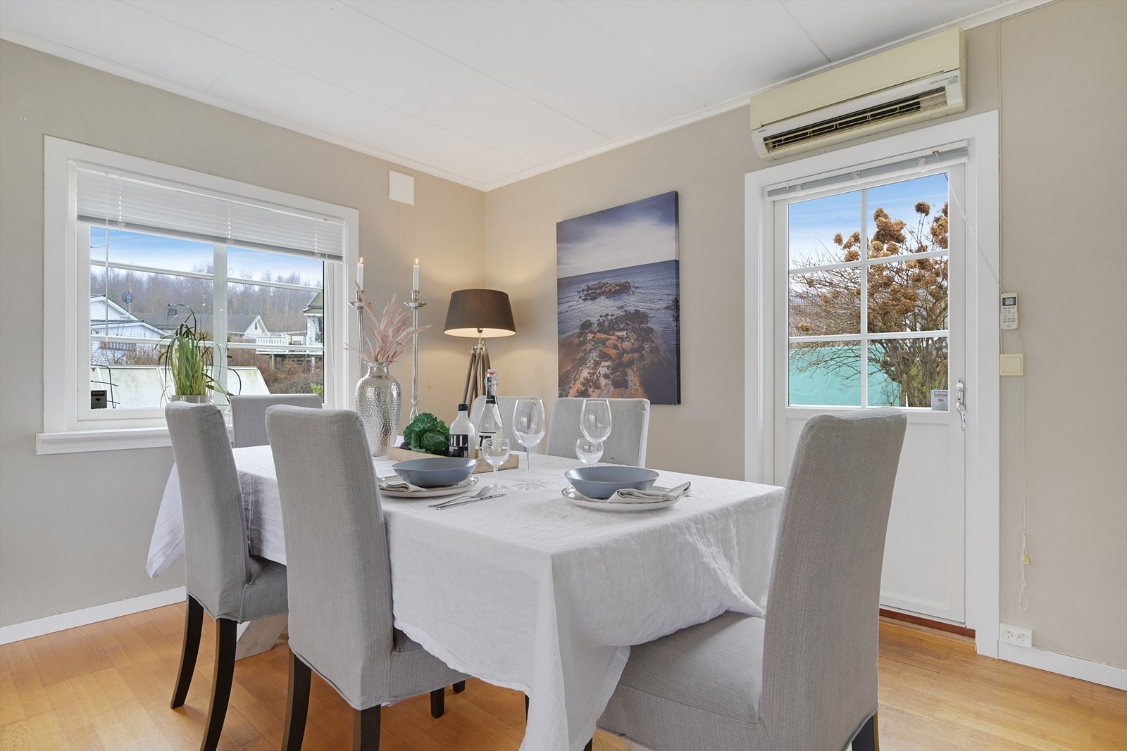 Spiseplass med utgang til terrasse Galleribilde