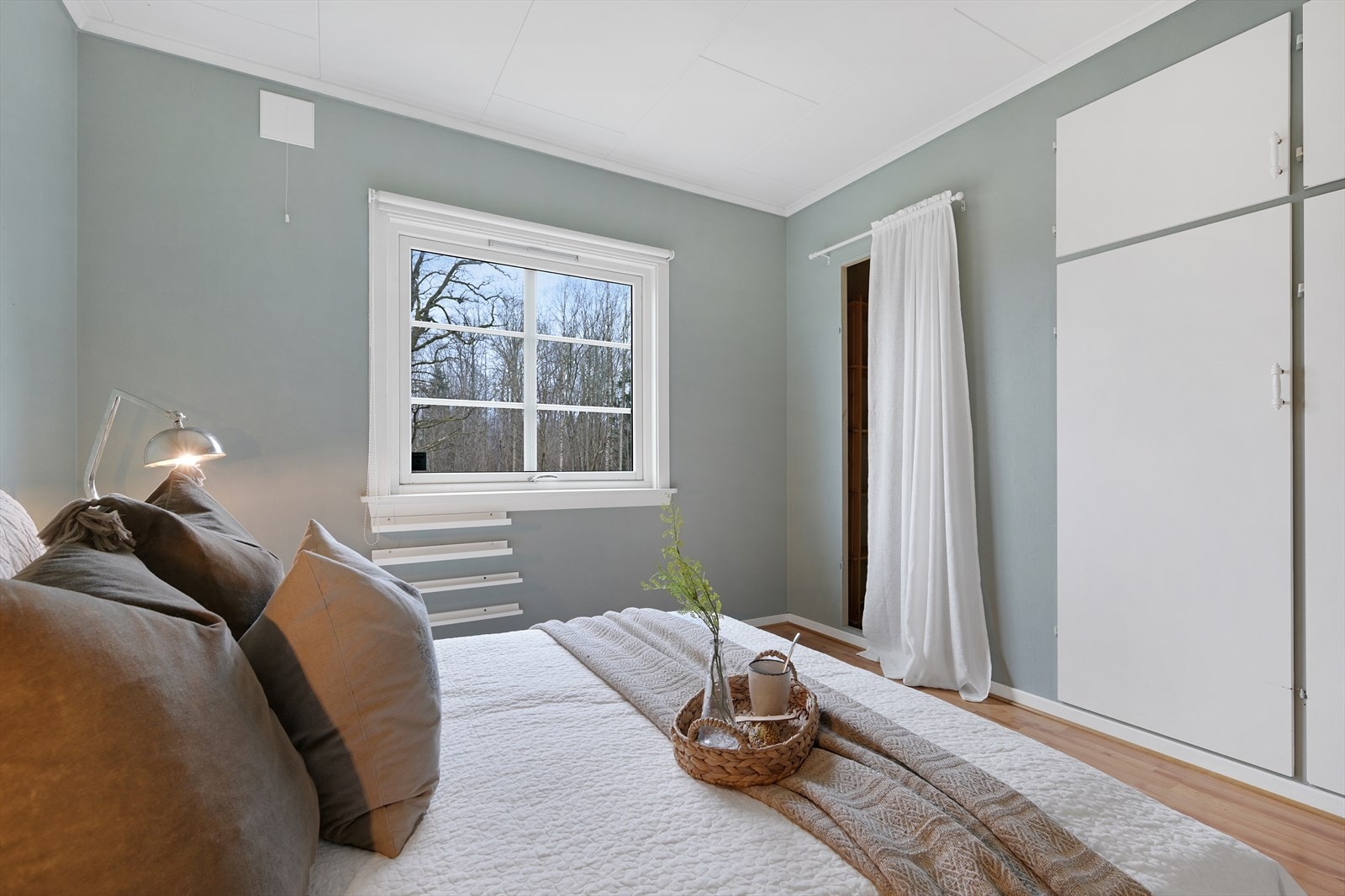 Soverom med eget klesrom Galleribilde