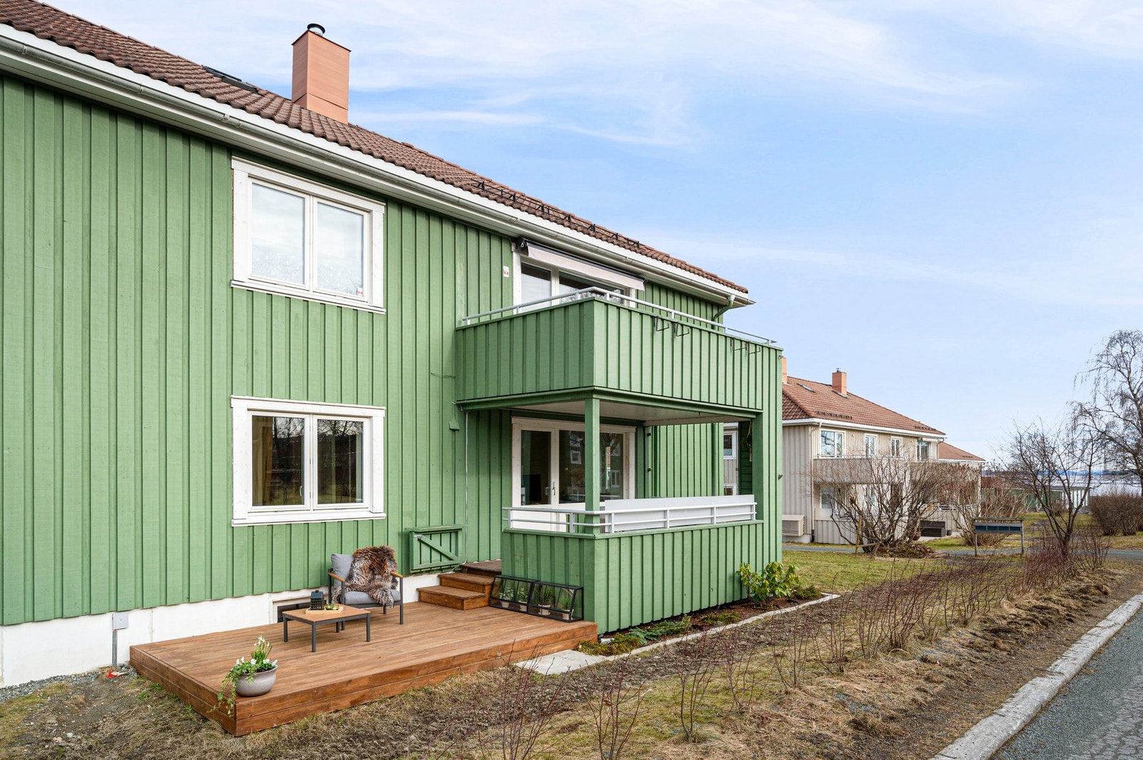 Leiligheten ligger fint til i 1. etasje med direkte utgang til grøntareal. Galleribilde