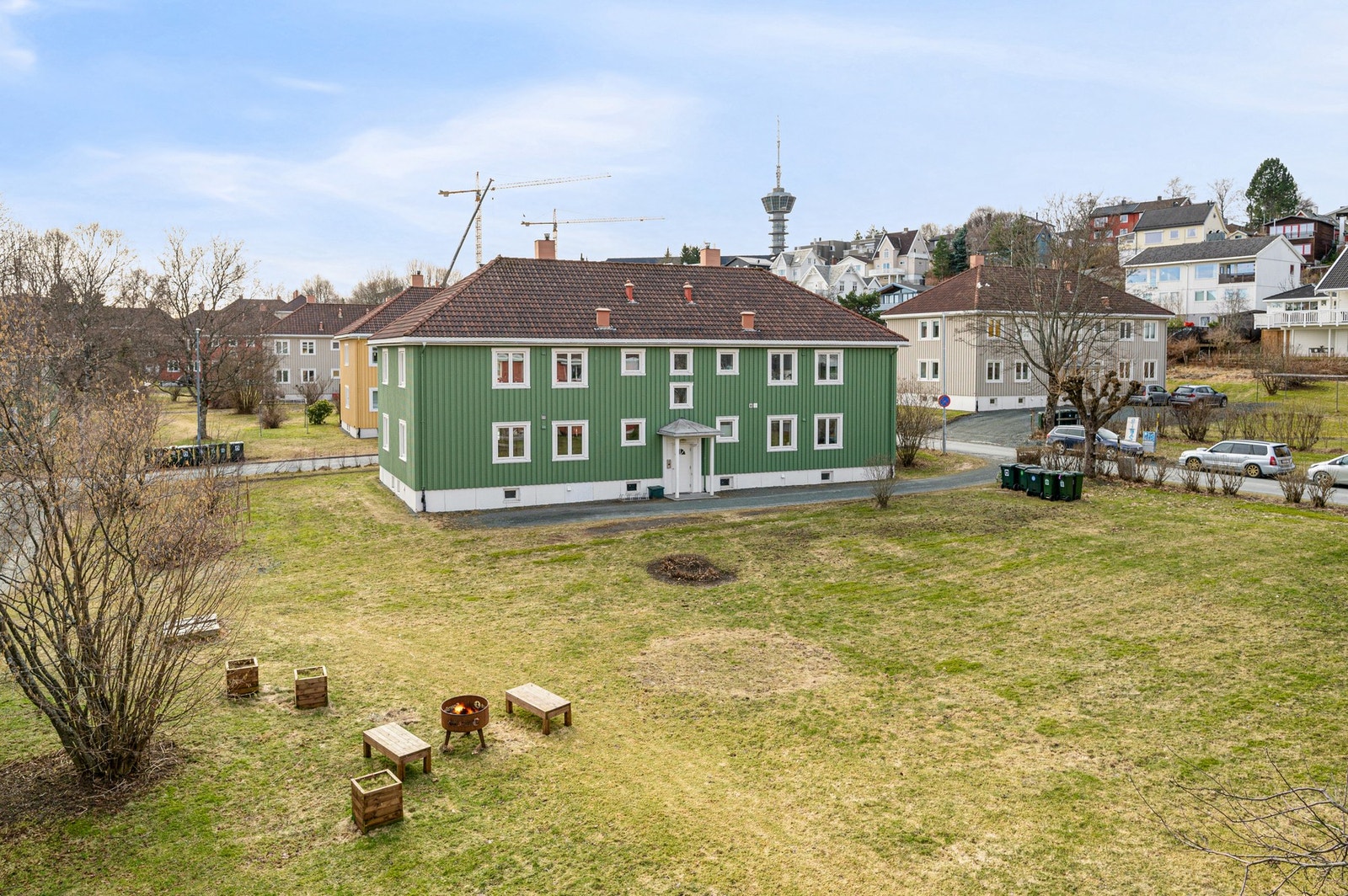 Det som kjennetegner Persaune Hageby er de store grøntområdene utenfor husene. Galleribilde