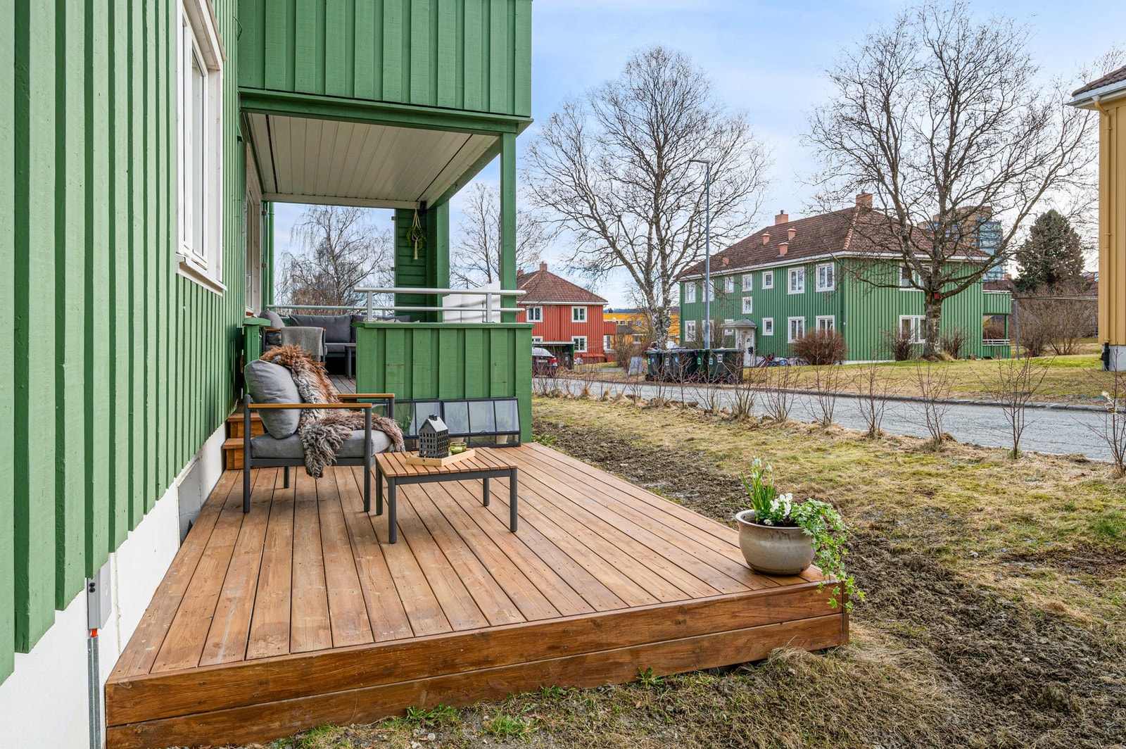 Markterrasse på ca. 9,6kvm med plass til ønskelig møblement. Galleribilde