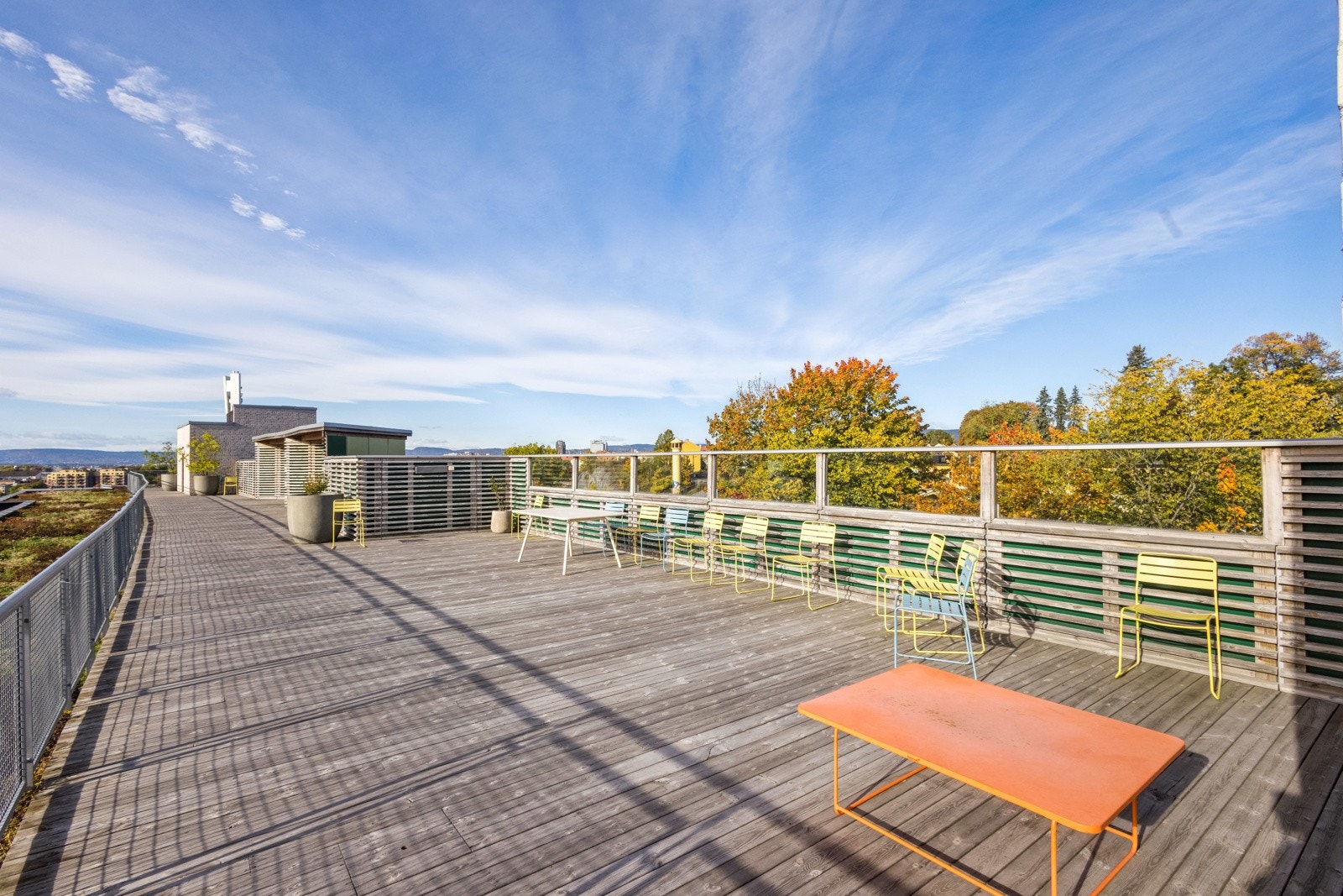 Felles takterrasse med fantastisk utsikt mot byen. Galleribilde