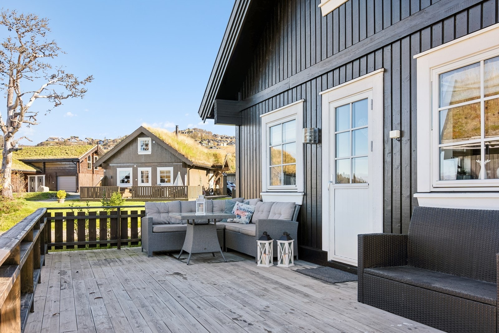 Om vinteren kan du spenne på deg både langrenn- og slalåmskiene rett utenfor hyttedøren og ta turen rett ut i løypene. Galleribilde