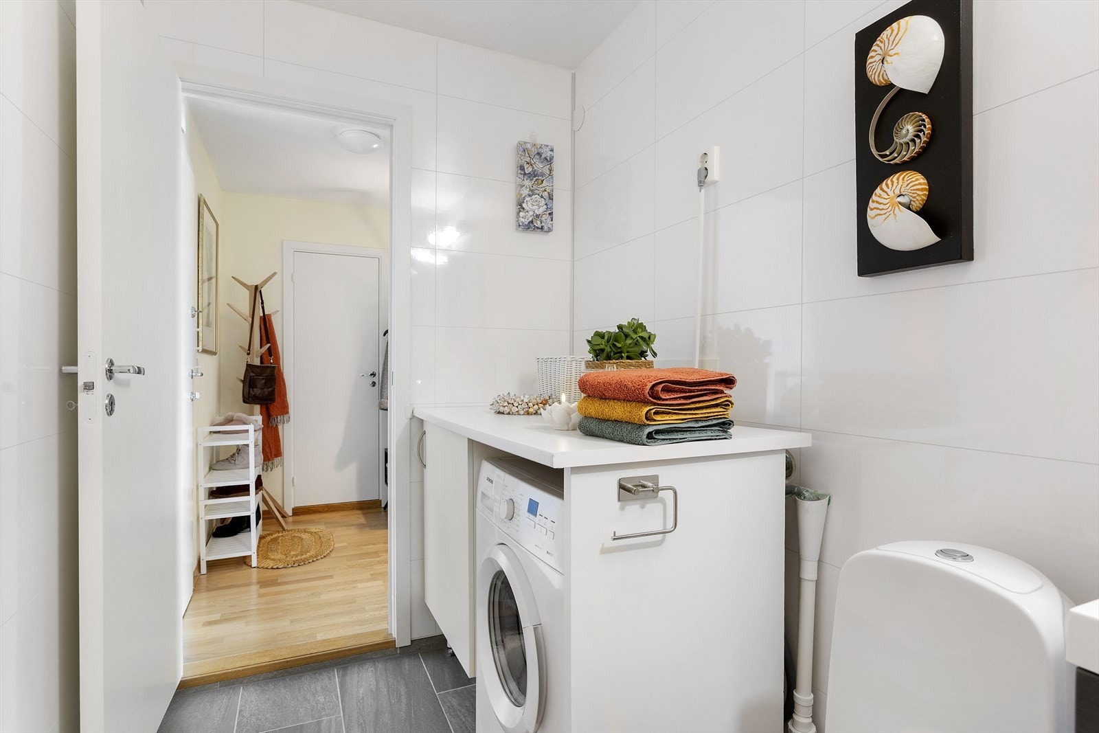 Praktisk nisje til vaskemaskin. Galleribilde