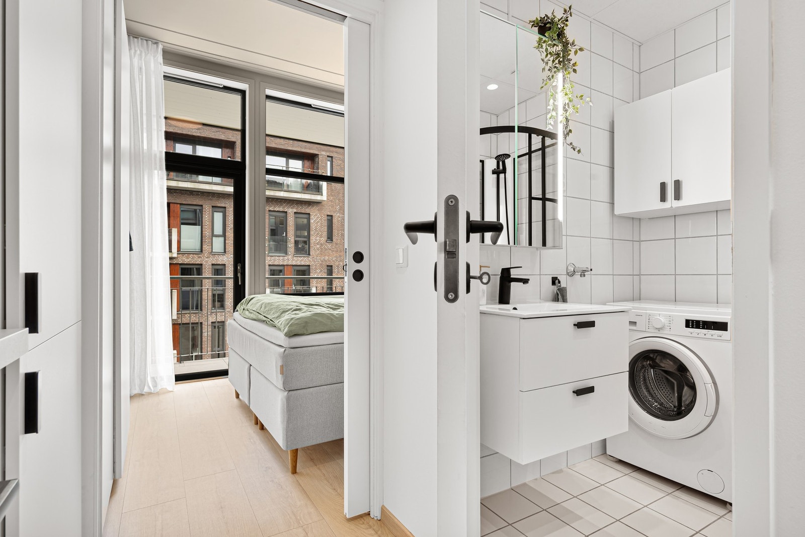 Baderommet framstår uten vesentlige avvik i rapporten fra takstmann. Galleribilde