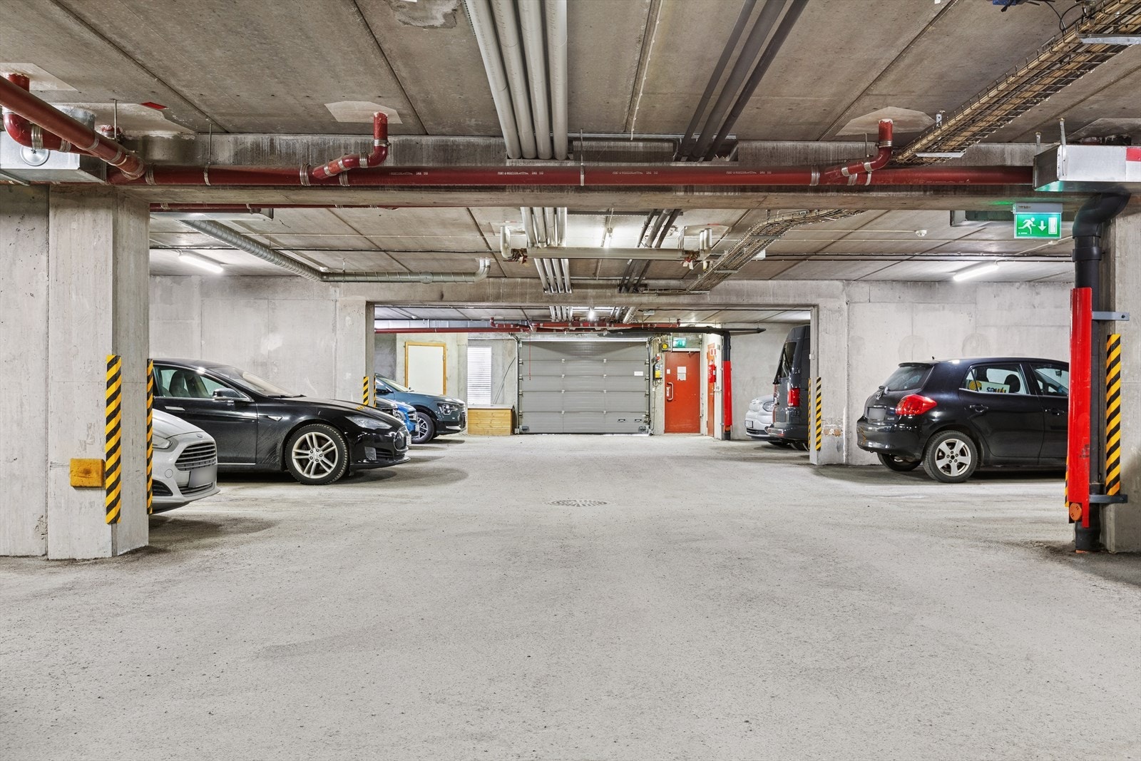 Felles parkeringskjeller, med muligheter for leie eller kjøp. (Ansiennitet). Kontakt megler. Galleribilde