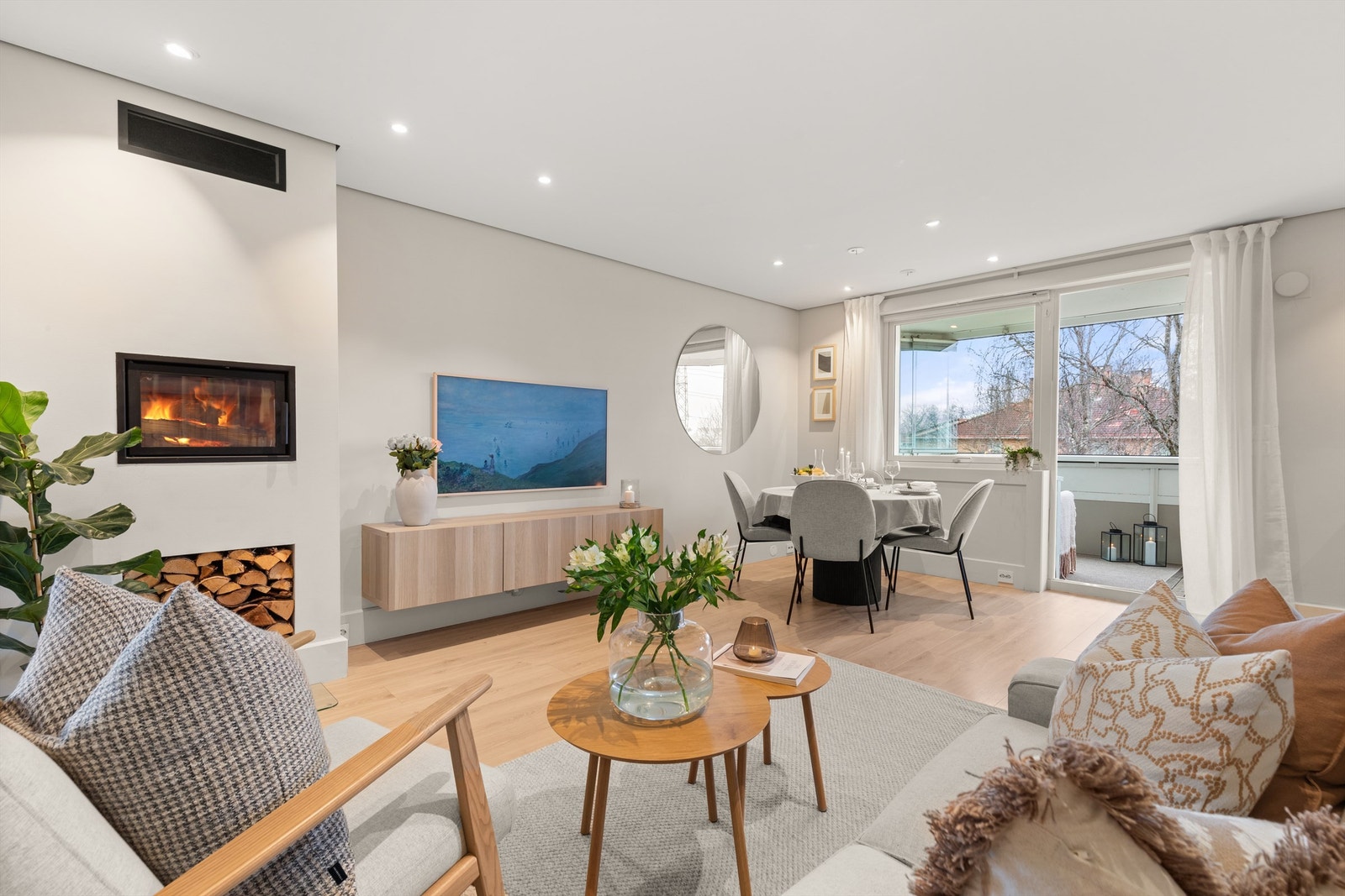 Godt med lysinnslipp fra store vindusflater. Galleribilde