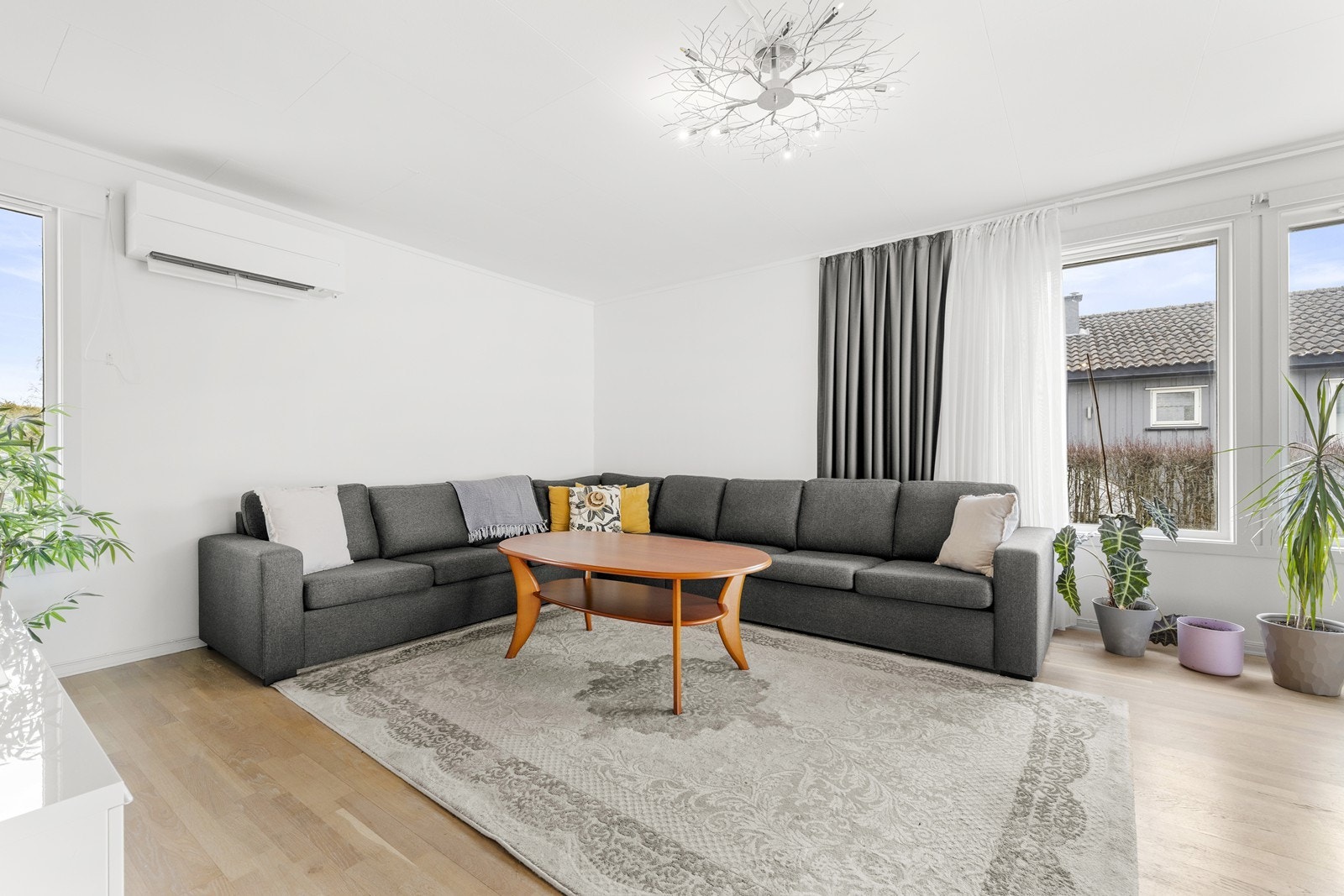 I stuen er det installert varmepumpe som gir en jevn og god temperatur. Galleribilde