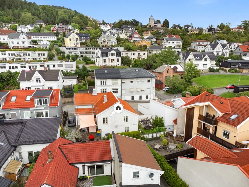 I bakgården er det tilgang til felles hage/uteområde. Galleribilde