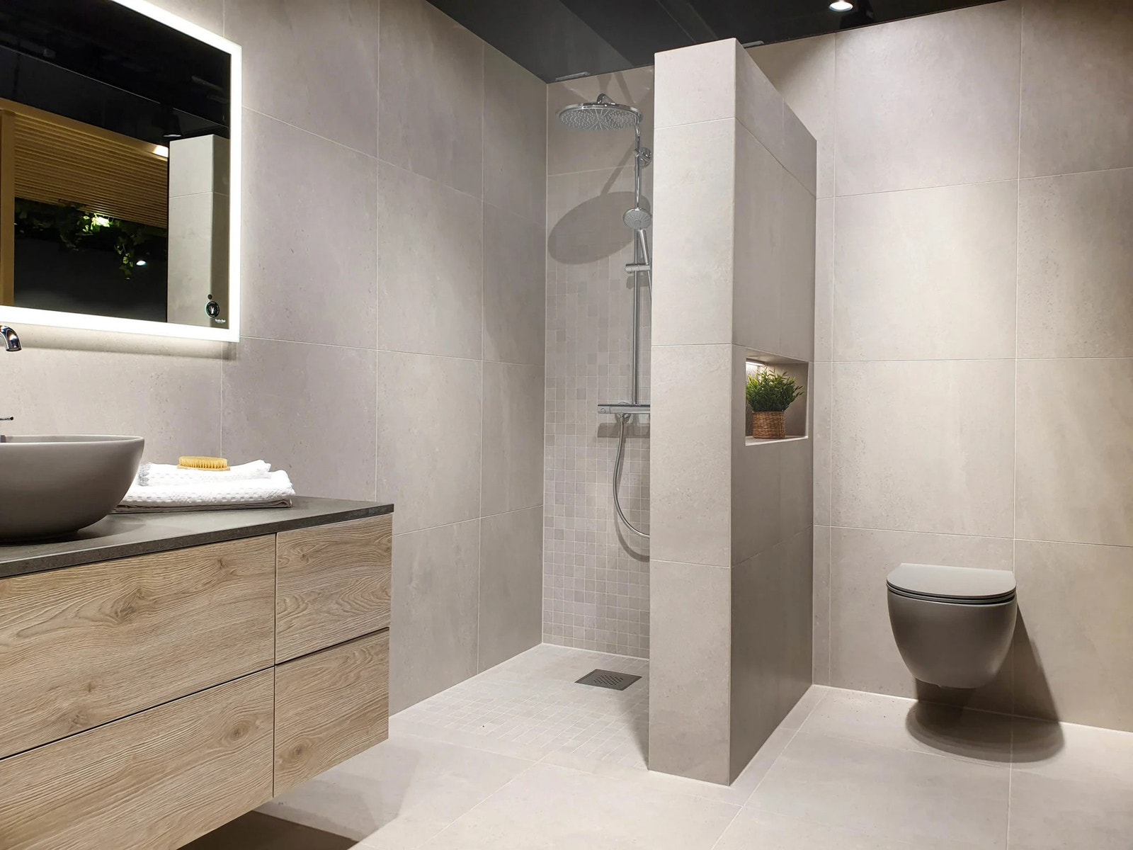 Bad med fliser fra Modena Galleribilde