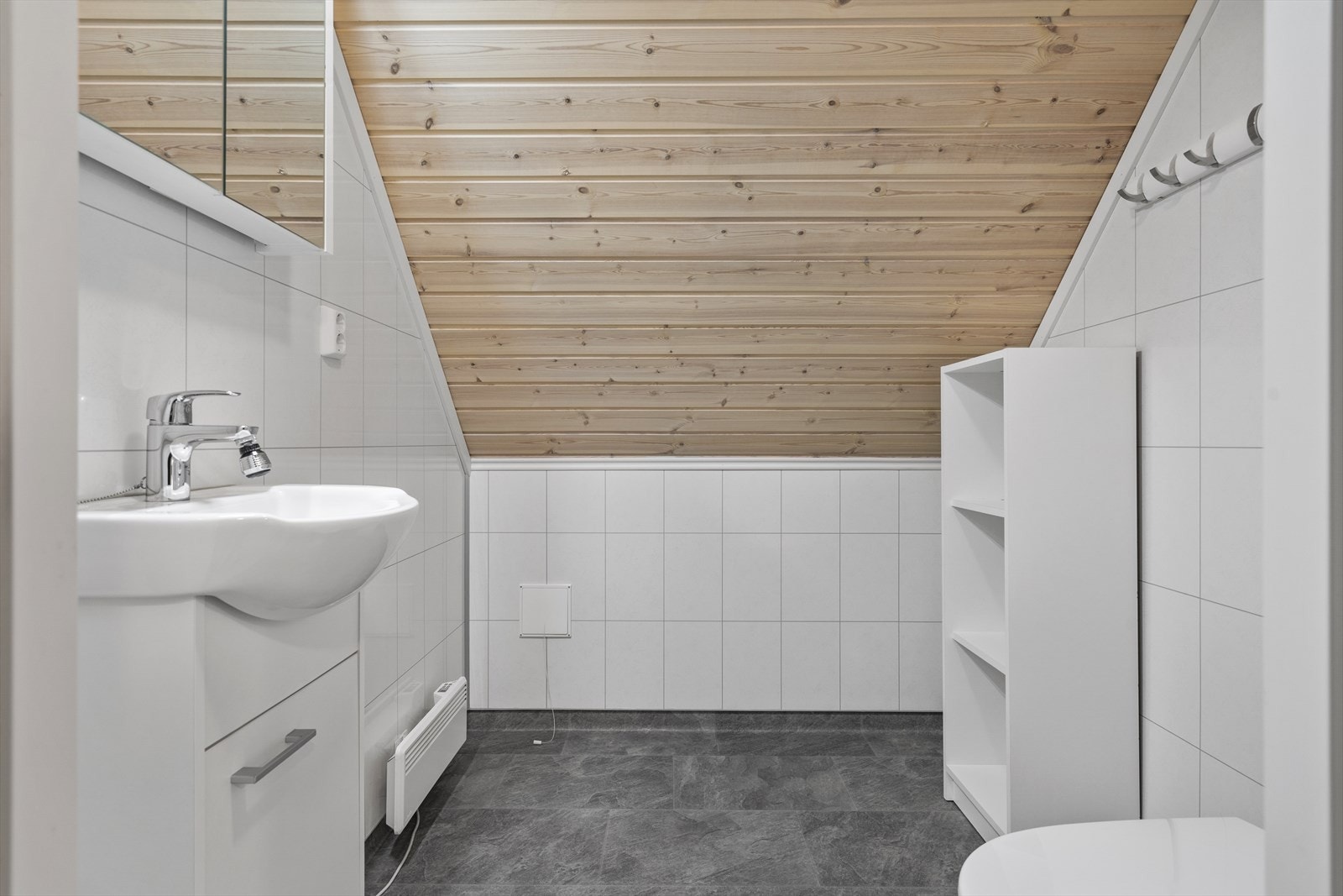 Toalettrom i loftsetasjen. Galleribilde