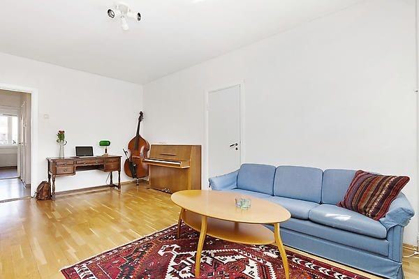 Stue mot gang og kjøkken. Galleribilde