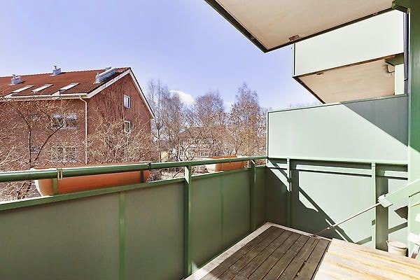 Sydvestvendt balkong med gode solforhold. Galleribilde