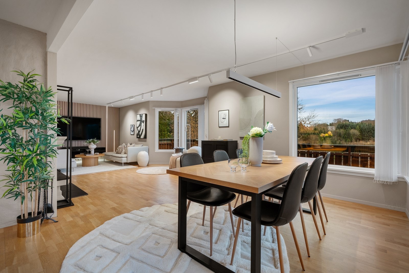 - God belysning med spottskinne - Galleribilde