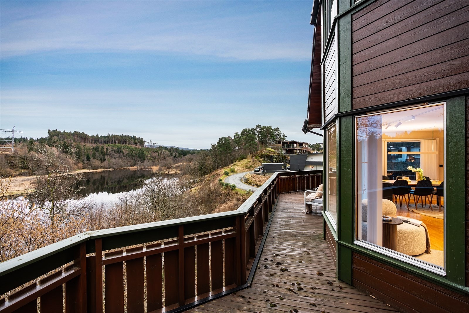 - Fantastiske solforhold som kan nytes fra flere soner rundt huset - Galleribilde