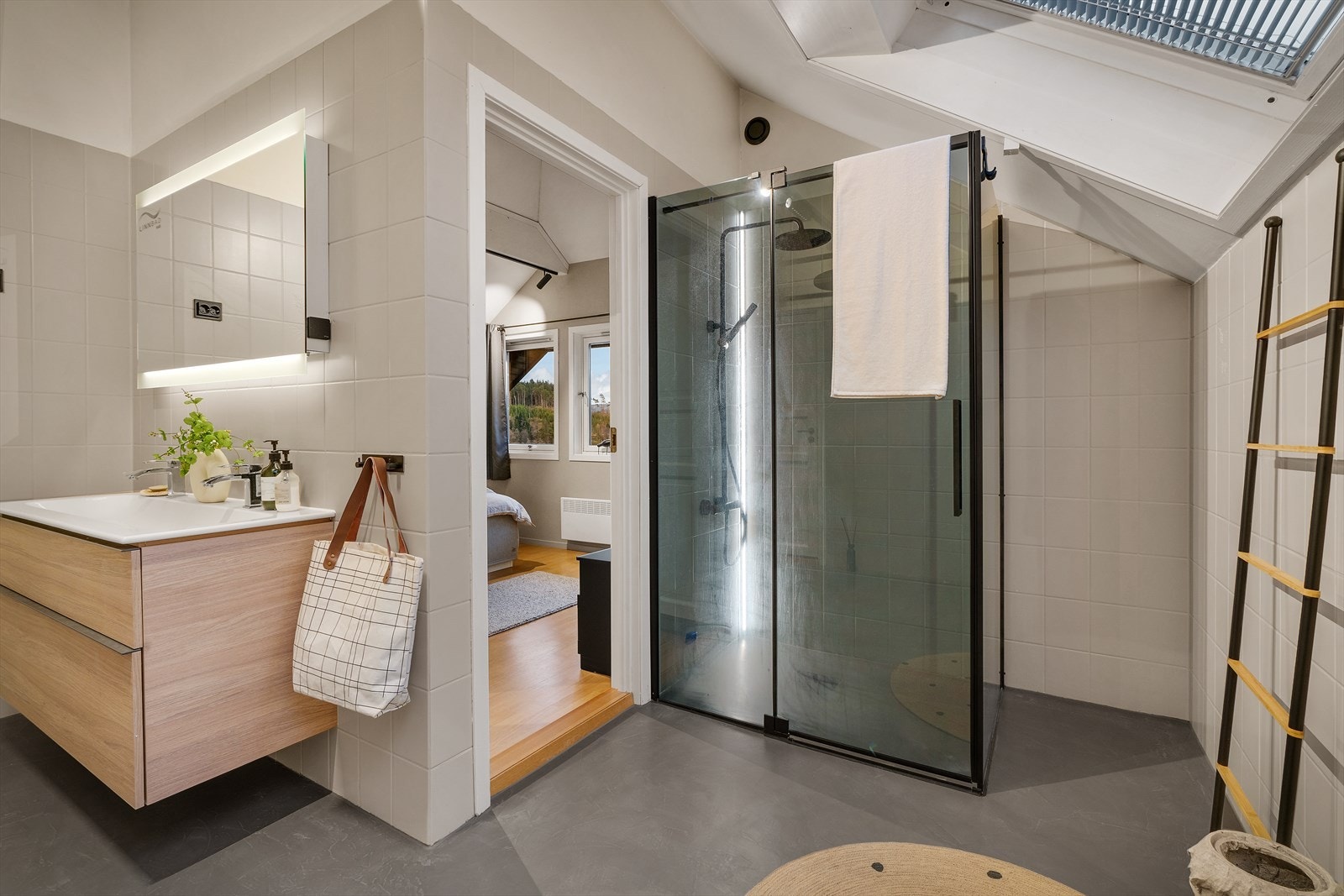 - Romslig bad på hele 9,7 m² - Galleribilde