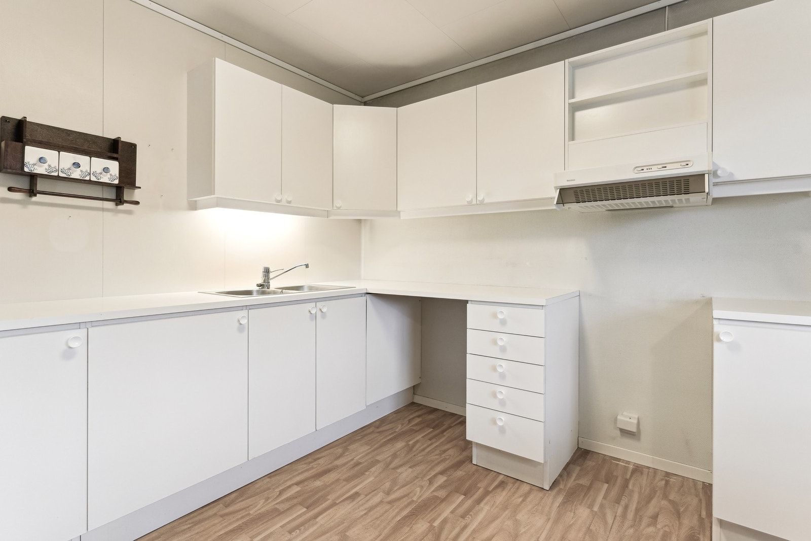 Praktisk og lyst kjøkken Galleribilde