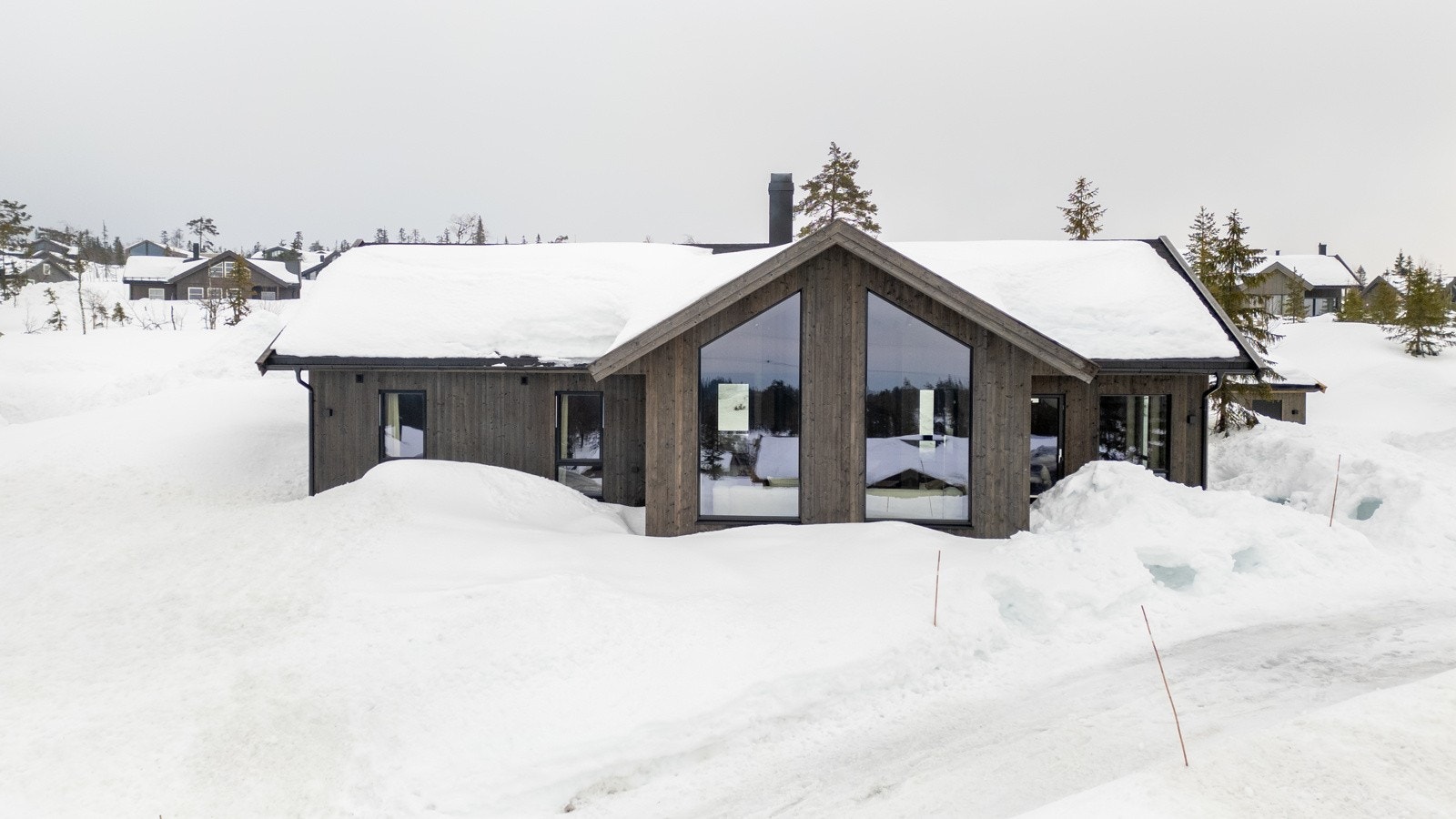 Nyoppført hytte fra 2023. Stor og innholdsrik familiehytte med fire soverom, to bad og badstue. Galleribilde