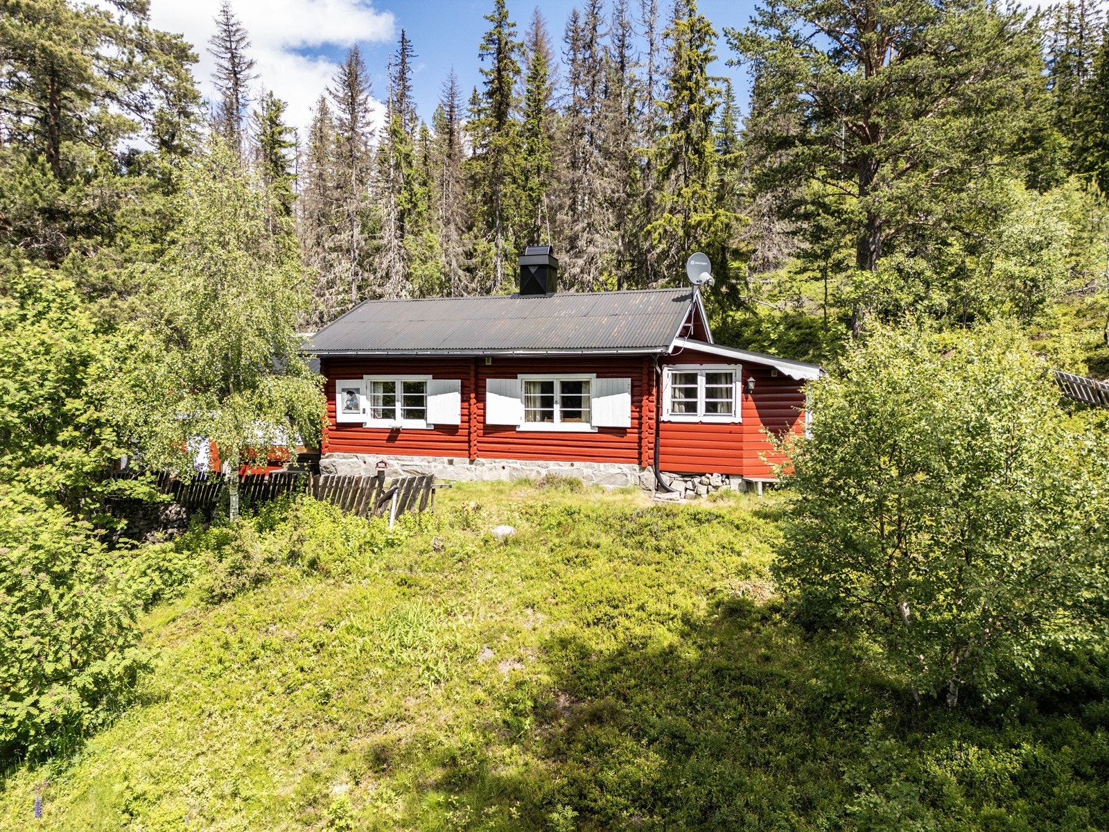 Hytta har en flott beliggenhet i Eggedal nært Haglebu ca 501 m.o.h. Galleribilde