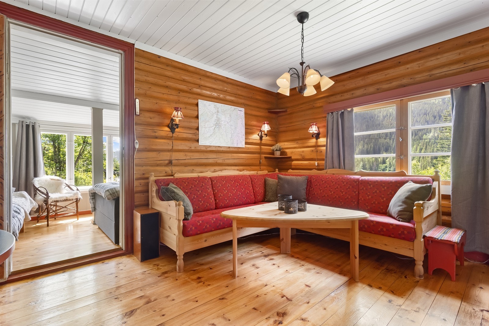 Sjarmerende og originale tømmervegger. Galleribilde