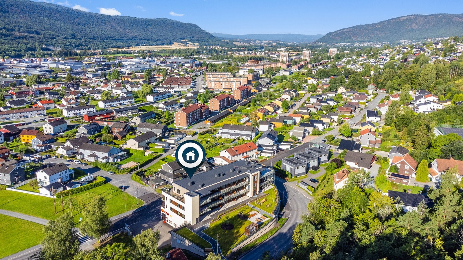 Gunstig plassering på Åssiden med gåavstand til buss, skole, idrettsanlegg og marka med alpinalegg og lysløype Galleribilde