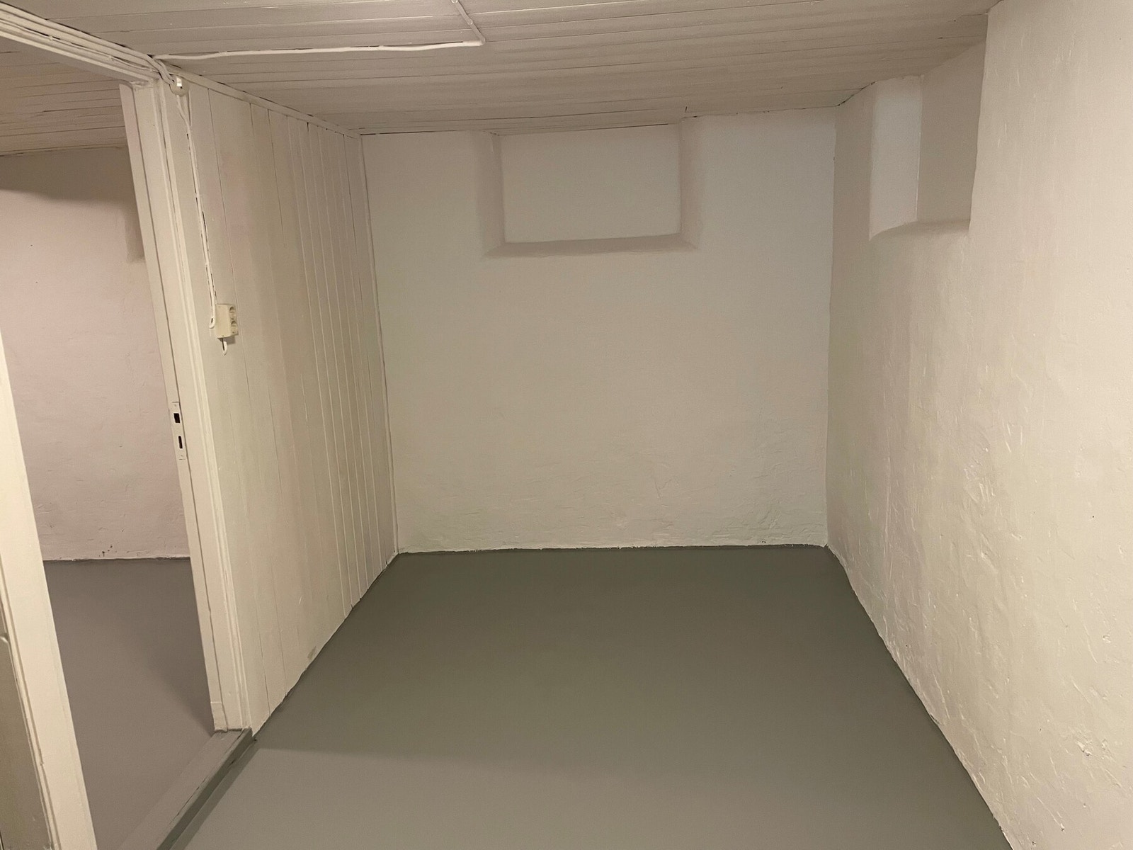 Kjelleren har 3 boder med god plass til oppbevaring. Galleribilde
