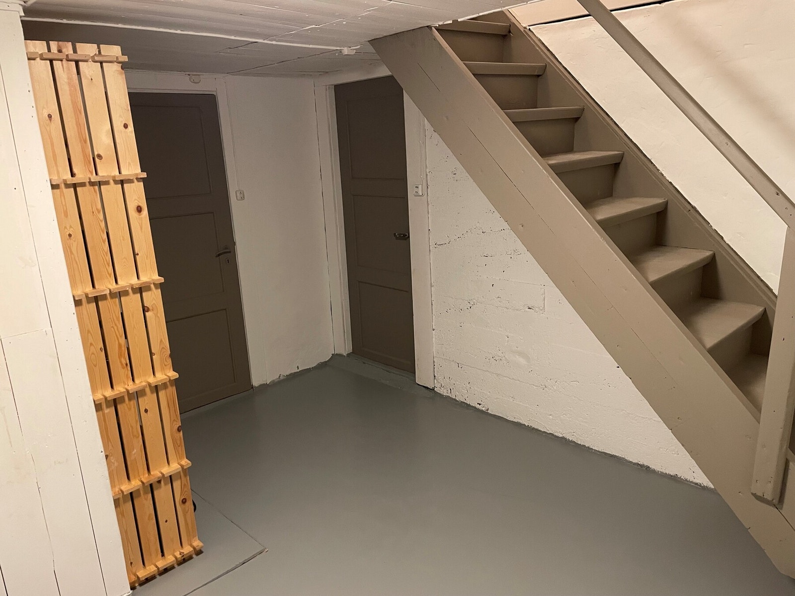 Trapp ned til kjelleren. Galleribilde