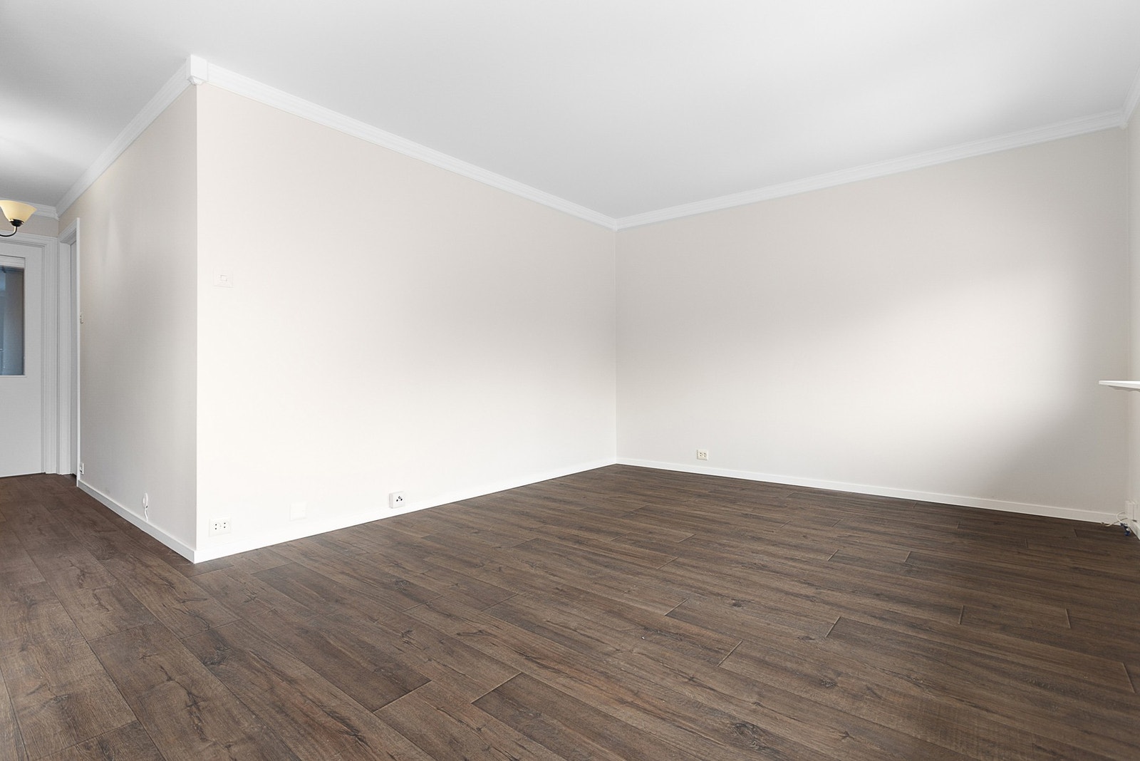 Stueområde har plass til egen tv-krok. Tv og internett er inkl. i felleskostnadene. Galleribilde