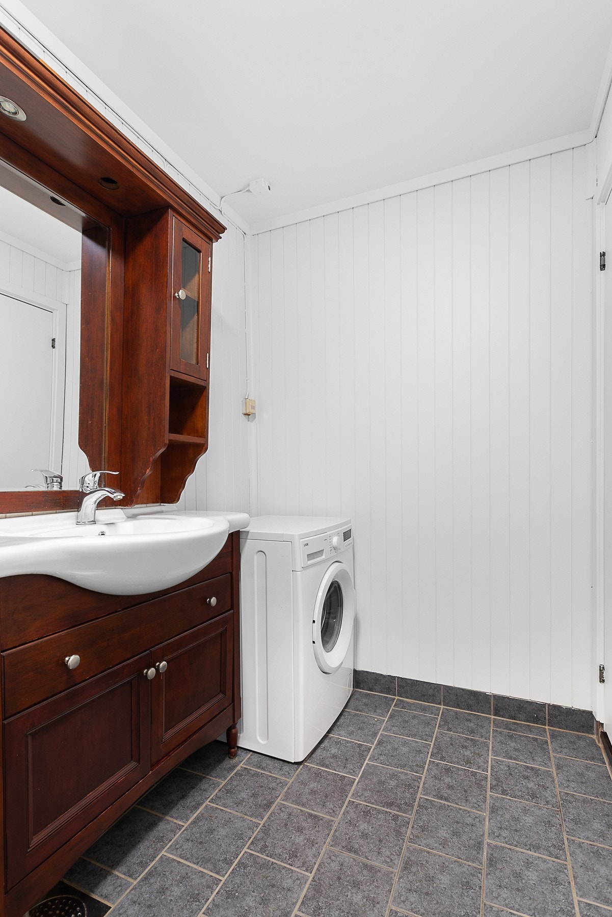 Opplegg for vaskemaskin. Galleribilde