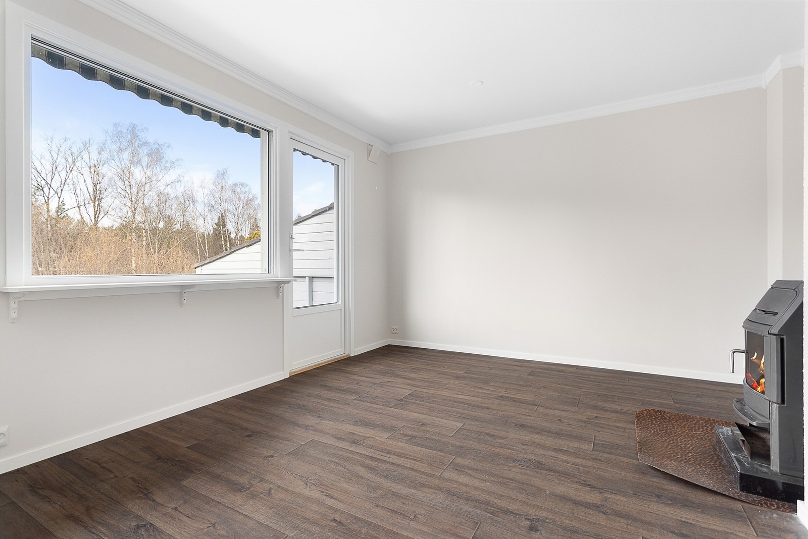 God plass til spisestue og her har man direkte utgang til balkong. Galleribilde