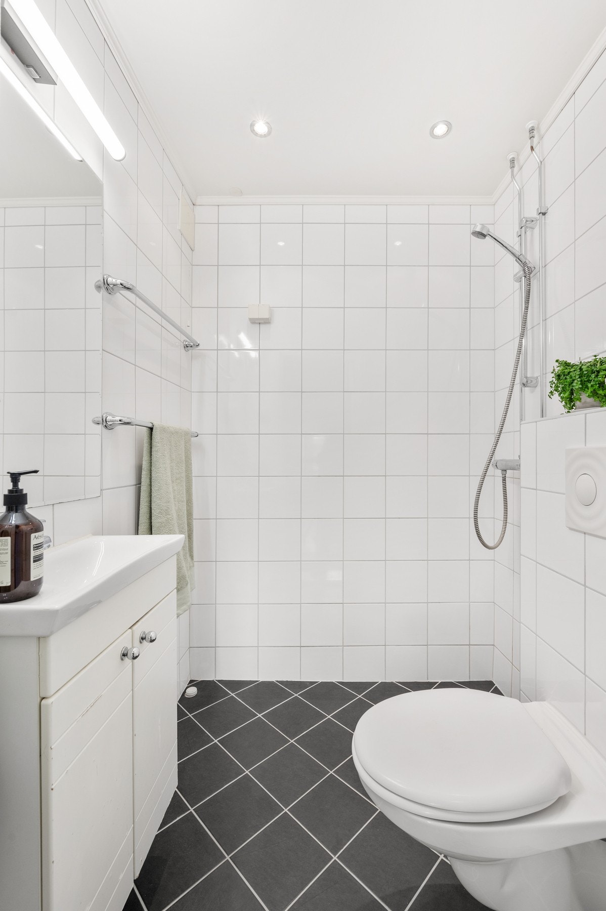 Flislagt bad med gulvvarme. Galleribilde