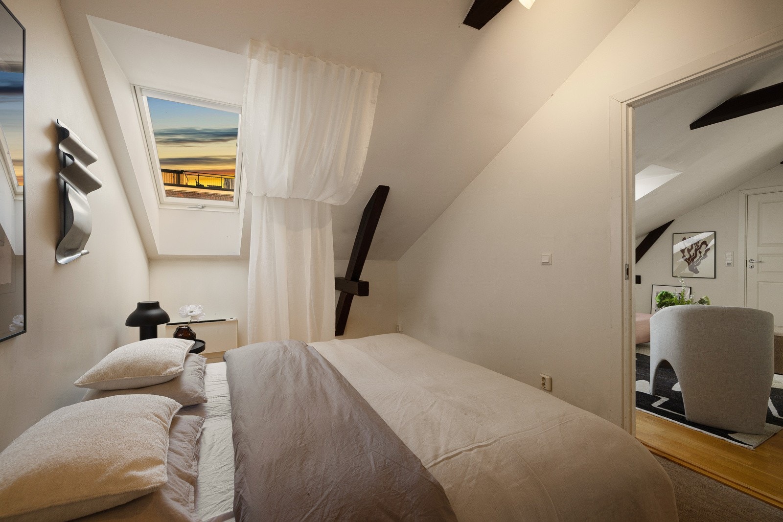 Takvindu som gir rikelig med naturlig lys. Galleribilde