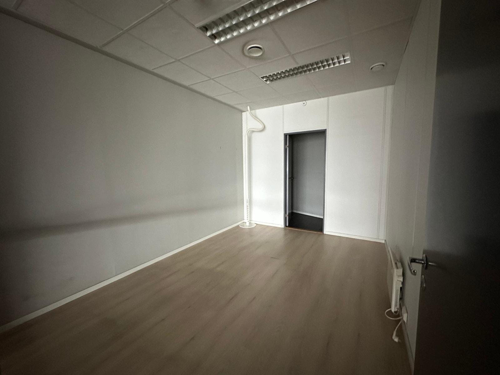 Kontor med bod/rekvisita rom Galleribilde