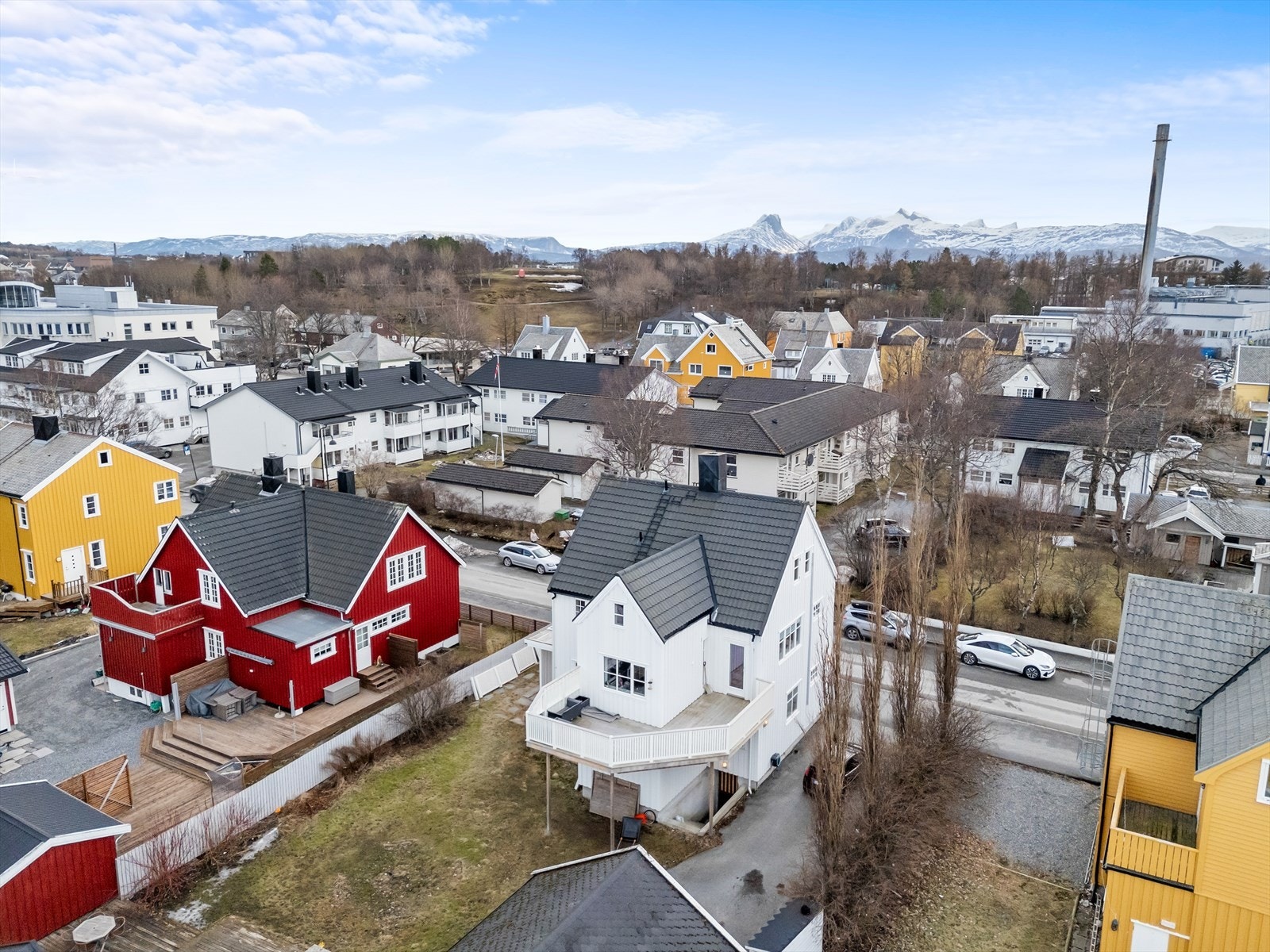 Det er også nærhet til flere parker/friområder og kun en kort kjøretur til Maskinisten friluftsområde Galleribilde