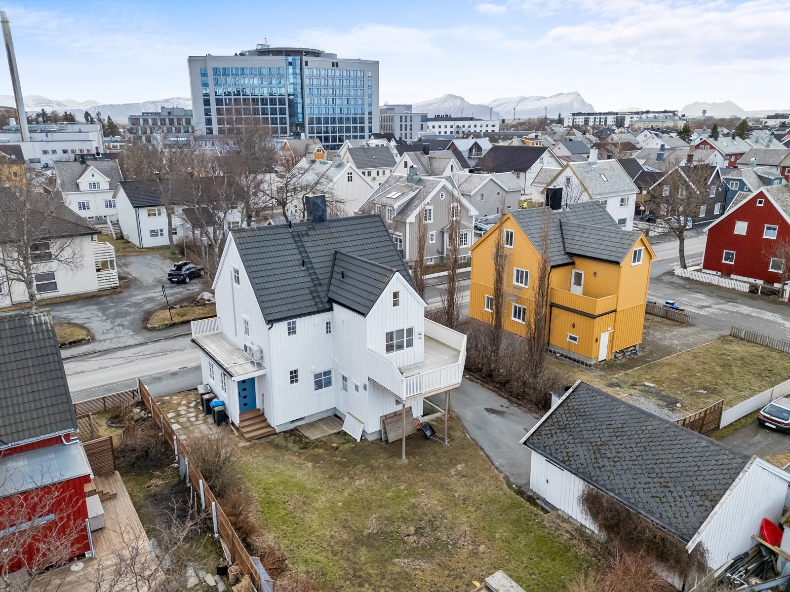 Det er kun 10 minutters gange til sentrum - Her kan du bl.a. shoppe, oppleve Stormen konserthus og bibliotek, utforske et rikt resturanutvalg, se den nyeste kinofilmen eller gå en spasertur på Moloen Galleribilde