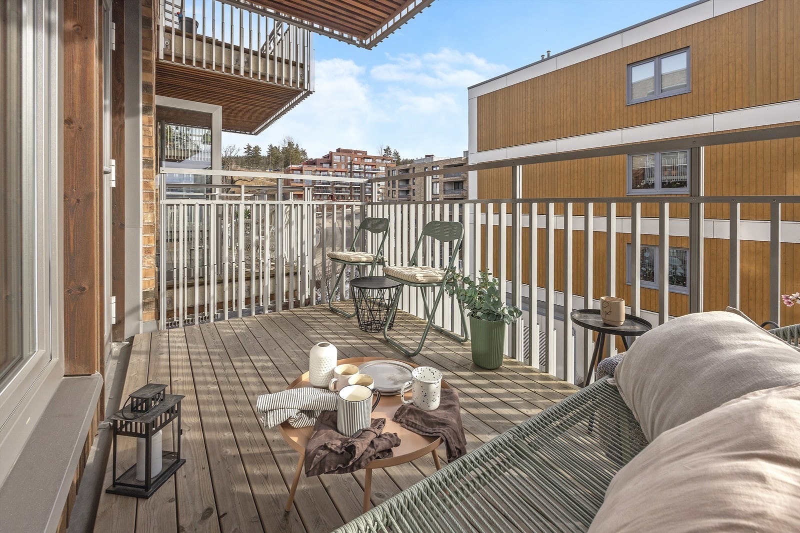 På balkongen er det god plass til utemøbler og grill. Balkongen er utstyrt med belysning og stikkontakter. Galleribilde